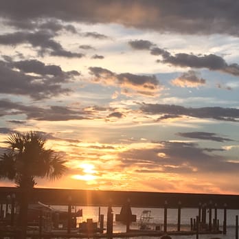 LuLu's Destin - Dinner with a view at their outdoor bar. - Seafood Near Me - Destin, Florida