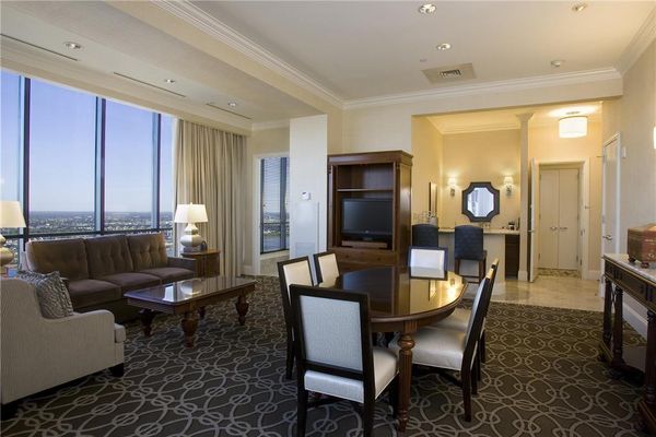Hilton New Orleans Riverside by null