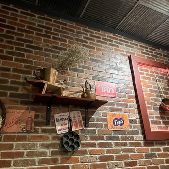 Thonglor - Inside - Thai Near Me - Brighton, Massachusetts