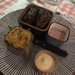 De Konijnenberg - The deer and wild boar special with port sauce on the side