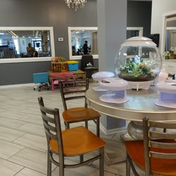 Chique nails and spa - Drying bar