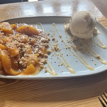 Burnt Bean- Seguin - Peach crumble not cobbler - Barbeque Near Me - Seguin, Texas