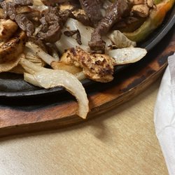 Los Pinos Mexican Restaurant - Mix fajitas skillet