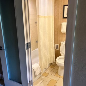 The Cheshire - Bathroom - Hotels Near Me - St. Louis, Missouri The Cheshire - Bathroom - Hotels Near Me - St. Louis, Missouri