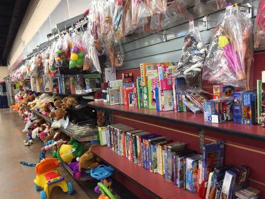 Thrift Town 81 Photos 59 Reviews Thrift Stores 3900 Menaul Blvd Ne Albuquerque Nm United States Phone Number Yelp