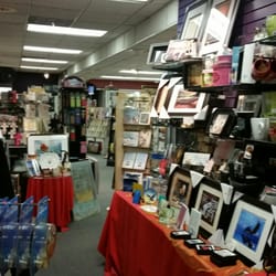 Alabadle Christian Store - Nuestro departamento de regalos - Gifts and pic frames available