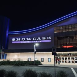 Showcase Cinema de Lux Patriot Place