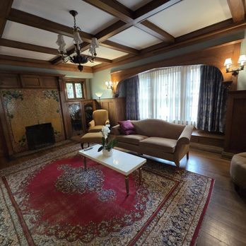 Mansions on Fifth - Lounge area in the Amberson House - Bed & Breakfast Near Me - Pittsburgh, Pennsylvania Mansions on Fifth - Lounge area in the Amberson House - Bed & Breakfast Near Me - Pittsburgh, Pennsylvania