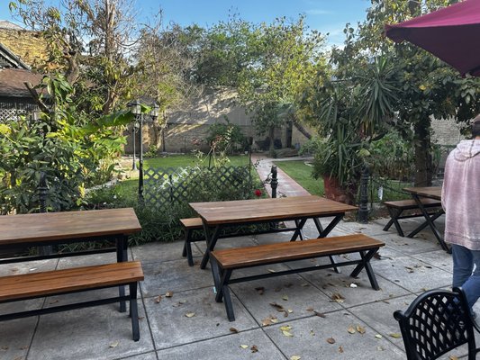 Dodici Pizza + Wine by null