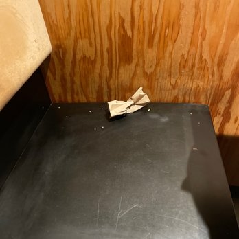 Chipotle Mexican Grill - Place looks Sloppy - Mexican Near Me - Terrell, Texas