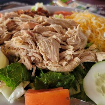 Grid Iron Grub And Pub - Chicken in the garden- smoked chicken over garden salad - Chicken Wings Near Me - Centre, Alabama