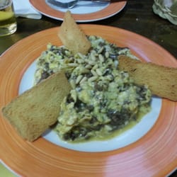 Oasis - Revuelto de morcilla y piñones