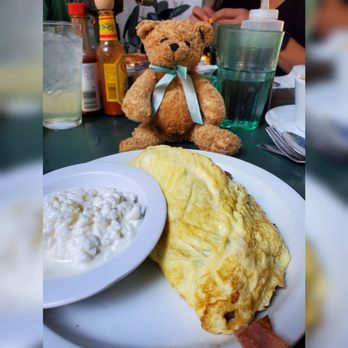 Vivian's Millennium Cafe - The Brandon Omelette with cottage cheese! #vivians #millenium #cafe #viviansmilleniumcafe #studiocity #bourdibear #mortimerthebear #brunch - Breakfast & Brunch Near Me - Studio City, California