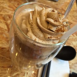 Antoshimo Cafe & Bakery - Iced coffee with cream
