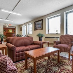 Econo Lodge & Suites