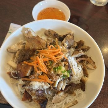 Huynh Restaurant - Vermicelli noodles - chicken no peanuts - Vietnamese Near Me - Houston, Texas Huynh Restaurant - Vermicelli noodles - chicken no peanuts - Vietnamese Near Me - Houston, Texas