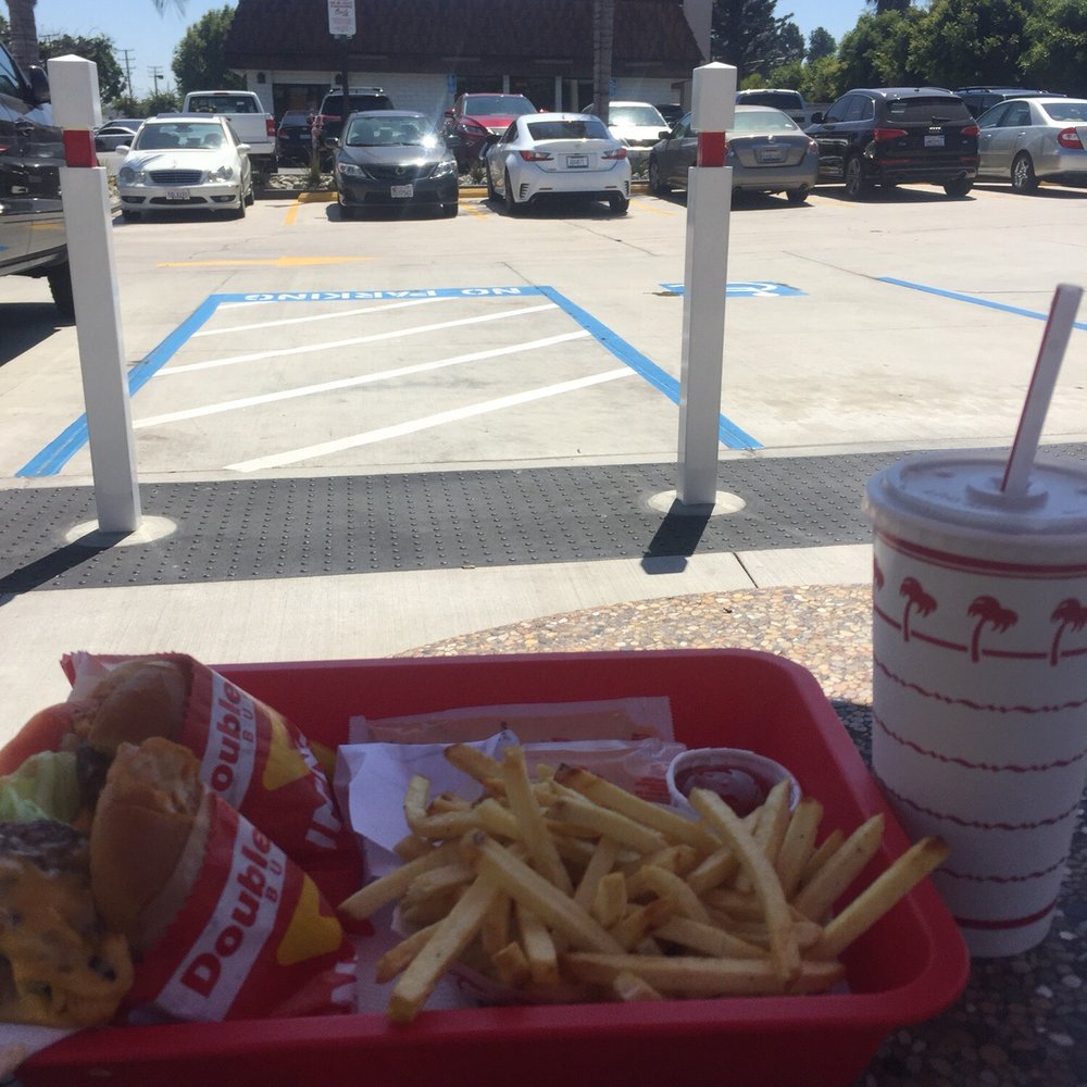 In-N-Out Burger - 4x4 in the front and in background - Burgers Near Me - Garden Grove, California In-N-Out Burger - 4x4 in the front and in background - Burgers Near Me - Garden Grove, California