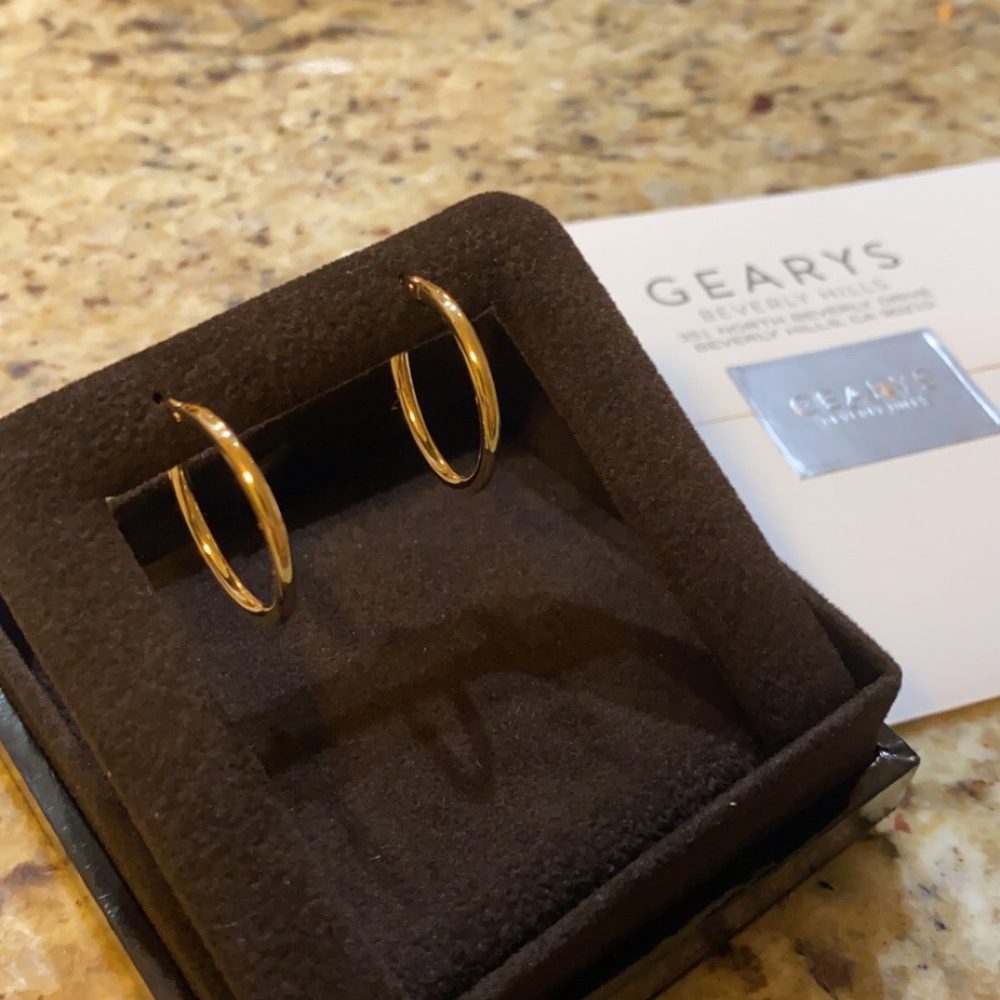 GEARYS Beverly Hills - Roberto Coin Gold Hoops $550 - Jewelry Near Me - Beverly Hills, California