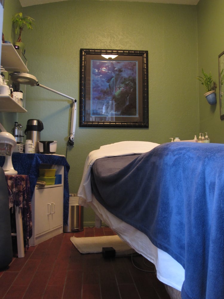 Leako Skin Solutions Logo