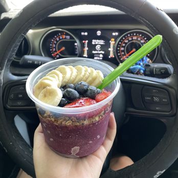 Planet Smoothie The Falls - Berry Brazilian Bowl with Dragonfruit base - Juice Bars & Smoothies Near Me - Miami, Florida Planet Smoothie The Falls - Berry Brazilian Bowl with Dragonfruit base - Juice Bars & Smoothies Near Me - Miami, Florida