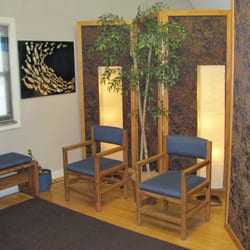 Wellness Associates Chiropractor Pittsburgh North Hills - Waiting Room