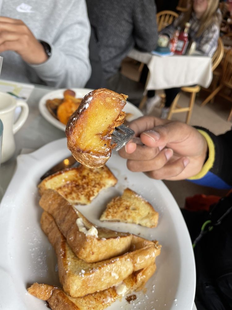 PIGGY’S RESTAURANT Updated November 2024 401 Photos & 589 Reviews