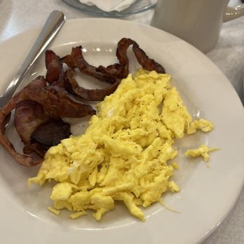 Elmo's Diner - Eggs and bacon - Diners Near Me - Durham, North Carolina