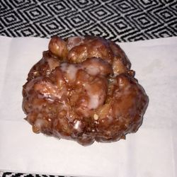 Don's Donuts Bakery & Cafe - Apple fritter
