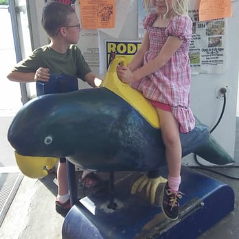 Hank's Dairy Bar - The kiddos always want to have a ride on the giant parrot! - Seafood Near Me - Plainfield, Connecticut