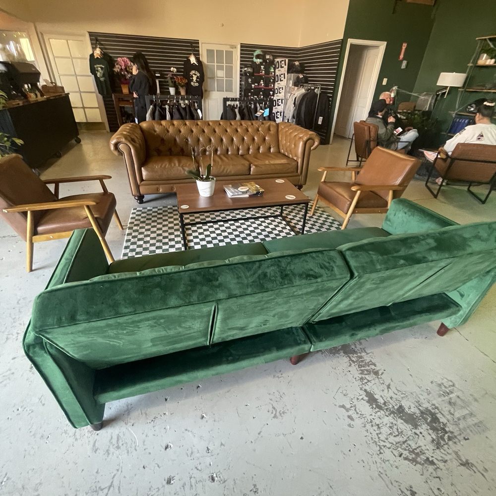 Gremlin Garage - Lounge area - Coffee & Tea Near Me - Costa Mesa, California Gremlin Garage - Lounge area - Coffee & Tea Near Me - Costa Mesa, California
