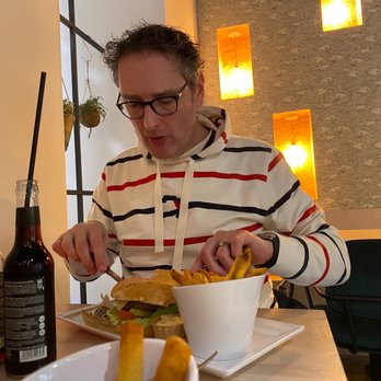 Wereldburgers - Een top burger met heerlijke frieten. - Burgers Near Me - Groningen, GR