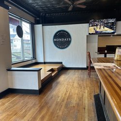 Mondays Brewing - Front with stage
