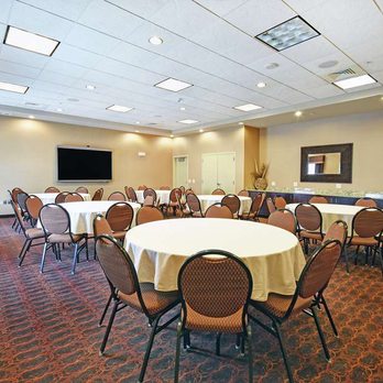 Hampton Inn Beloit - Meeting Room - Hotels Near Me - Beloit, Wisconsin Hampton Inn Beloit - Meeting Room - Hotels Near Me - Beloit, Wisconsin