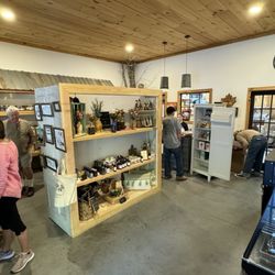 Eldridge Family Sugar House & Ice Cream Shoppe - Store inside