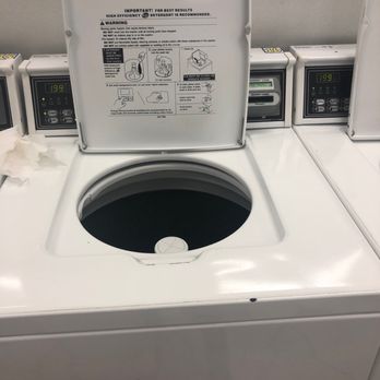 Coin Less Laundry - The washer that does not work without an out of order sign on it. It says it's number 16 - Laundromat Near Me - Phoenix, Arizona