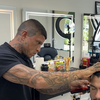 The Urban Royal Lounge - David - Barbers Near Me - Miami, Florida The Urban Royal Lounge - David - Barbers Near Me - Miami, Florida