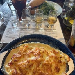 Lobster Mac & cheese, whisky flight and sandwich Lobster Mac & cheese, whisky flight and sandwich