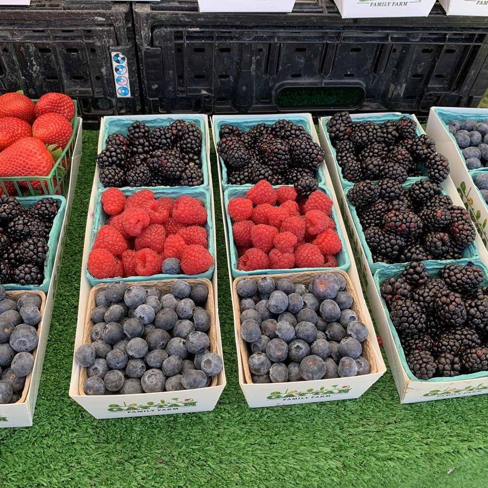Encinitas/Leucadia Farmers' Market - Beautiful colors of the berries - Farmers Market Near Me - Encinitas, California Encinitas/Leucadia Farmers' Market - Beautiful colors of the berries - Farmers Market Near Me - Encinitas, California