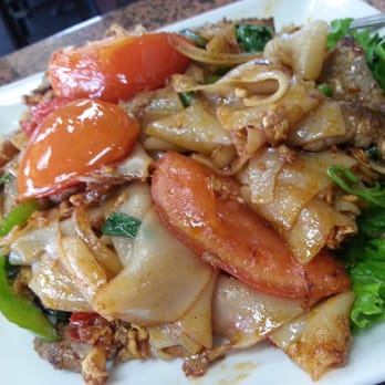 Tantawan Thai Kitchen - Flaming drunken noodles - Thai Near Me - Rosemead, California