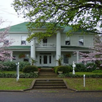 Thee Hubbell House - 1888 beautiful historic mansion and estate. - Bed & Breakfast Near Me - Winnsboro, Texas Thee Hubbell House - 1888 beautiful historic mansion and estate. - Bed & Breakfast Near Me - Winnsboro, Texas
