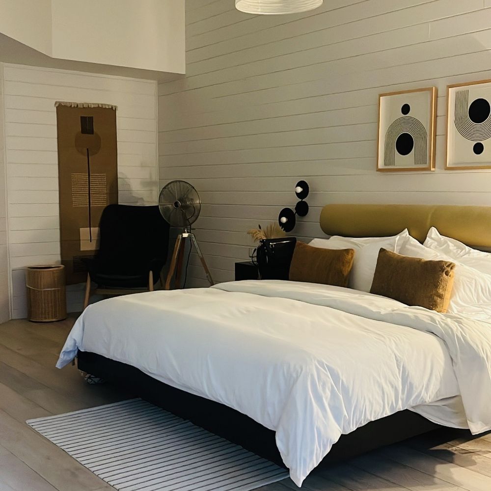 White Water - Beautiful King Bed Room - Hotels Near Me - Cambria, California
