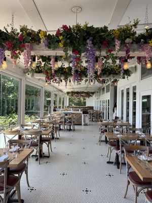 De Novo European Pub by null