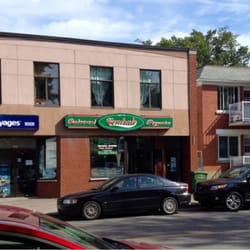 Restaurant Centrale Pizzeria - Front of Centrale Pizzeria on rue Centrale in LaSalle.