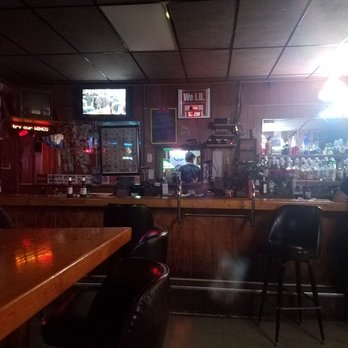 Yummy's Bar & Grill - people sitting at the bar - Burgers Near Me - Milford Center, Ohio Yummy's Bar & Grill - people sitting at the bar - Burgers Near Me - Milford Center, Ohio