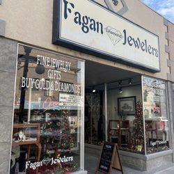 Fagan Diamond Jewelers - Storefront at Christmas.