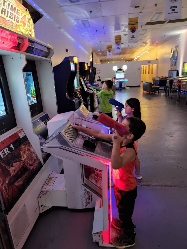 SPINNERS PINBALL ARCADE 73 Photos & 28 Reviews 919B N East St