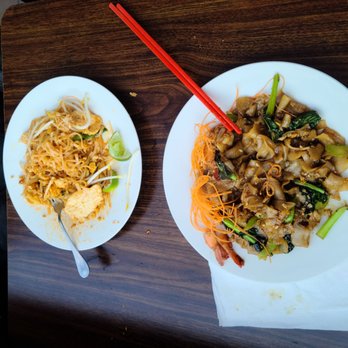 Udom Thai - Chicken Pad Thai /Egg Pekti Shrimp - Thai Near Me - Brooklyn, New York Udom Thai - Chicken Pad Thai /Egg Pekti Shrimp - Thai Near Me - Brooklyn, New York