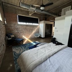 D & L Travel - Bedroom