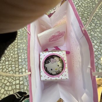 Hello Kitty Cafe - Cake in box - Desserts Near Me - Las Vegas, Nevada