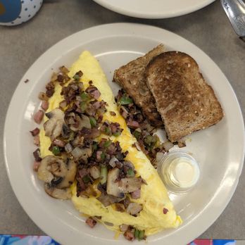 Sea Glass Cafe - Cross Country omelet - Cafes Near Me - New Bern, North Carolina